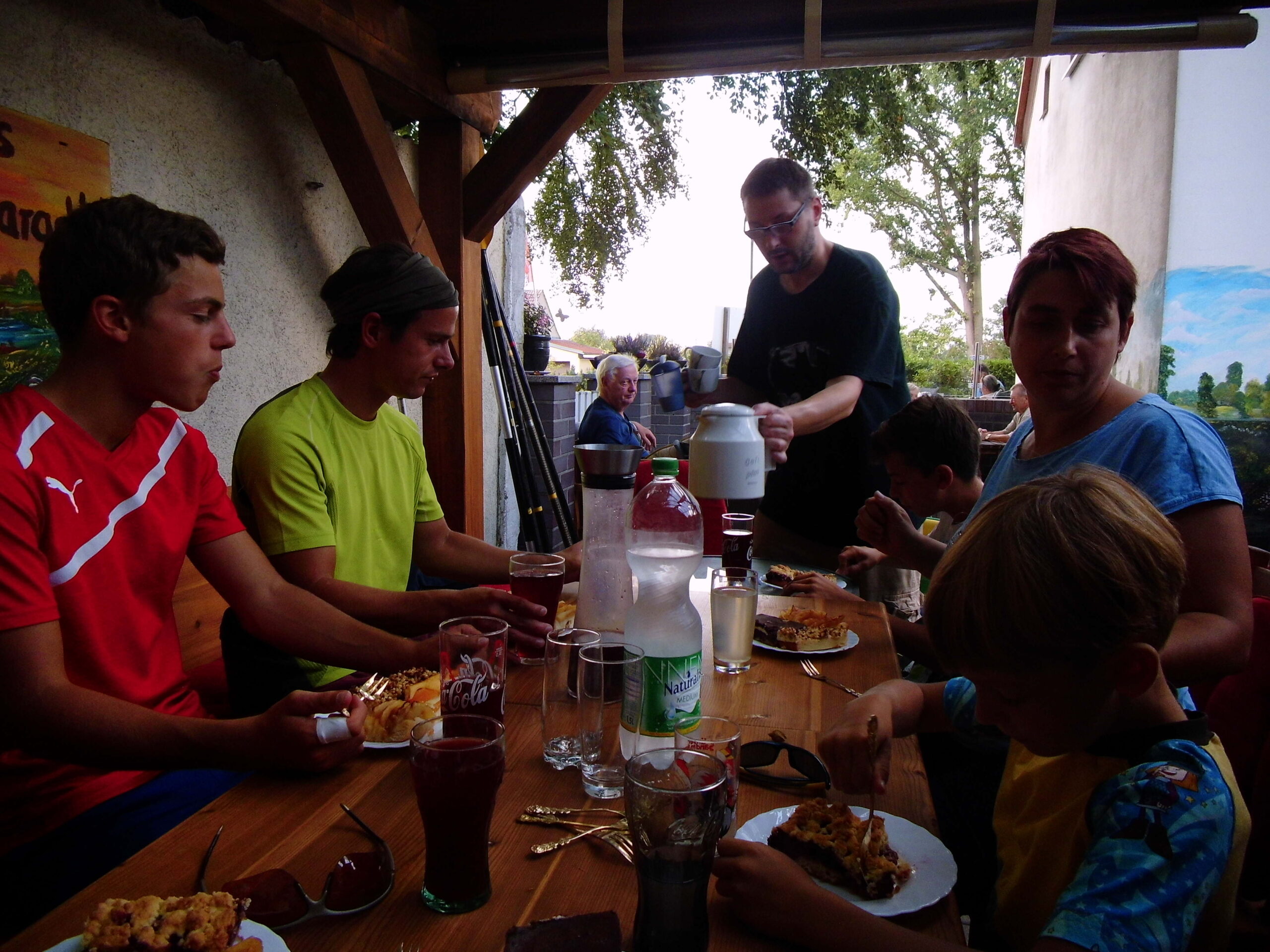 KANU-Jugend: Saisonabschlussfahrt zu Holly`s Café – immer eine Reise wert!